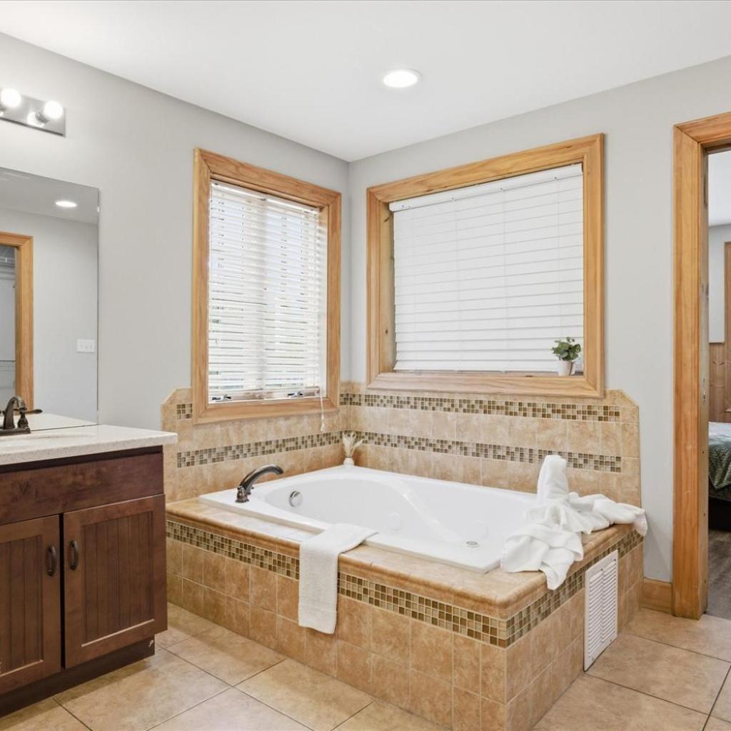 Photograph of Serenity Ridge Unit 711 - Single-Level Group Stay