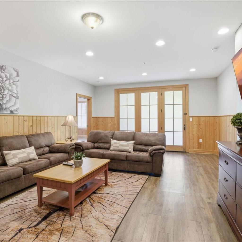 Photograph of Serenity Ridge Unit 711 - Single-Level Group Stay