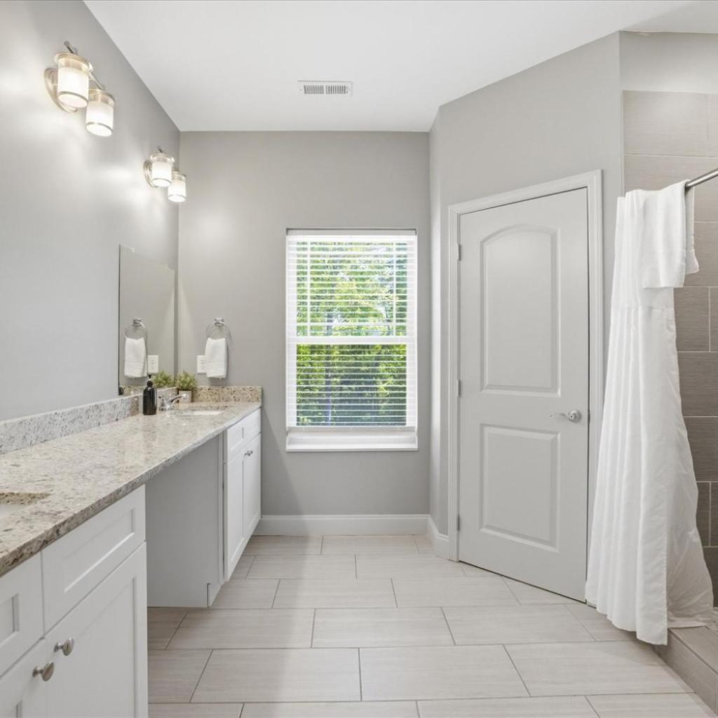 Photograph of Serenity Ridge Clubhouse Unit 4 - GroupsPoolWifi