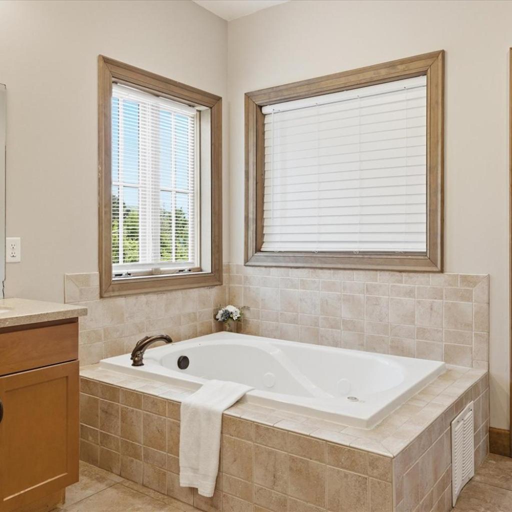 Photograph of Serenity Ridge Unit 721 - GroupsPool AccessPatio