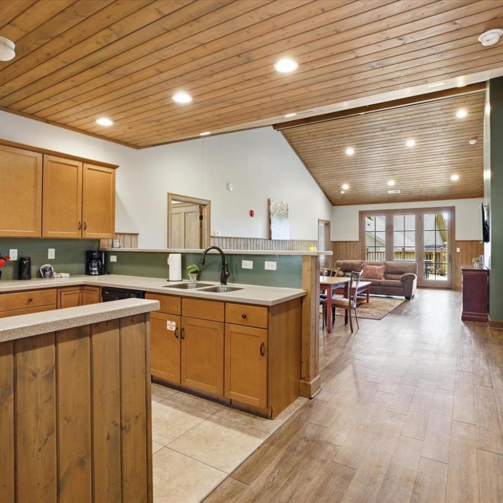Photograph of Serenity Ridge Unit 721 - GroupsPool AccessPatio