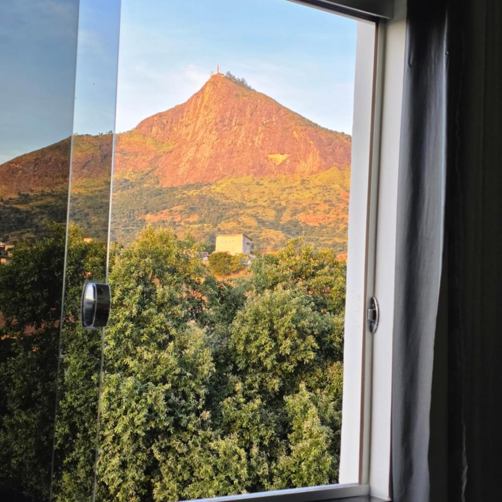 Flat com ar, varanda e linda vista para o Ibituruna - Pico do Ibituruna - 201 — foto 5