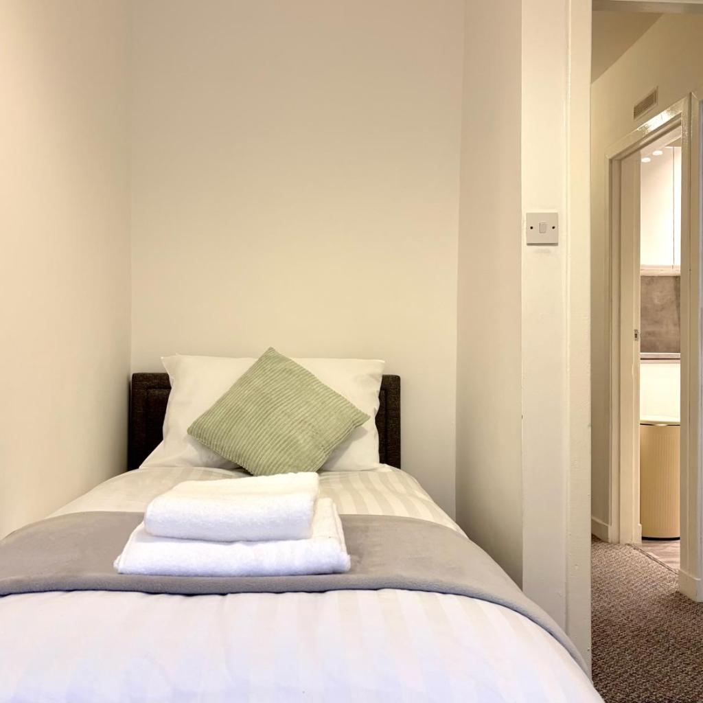 Photograph of Bright 2-Bed Apartment near Haymarket - Easy City Access