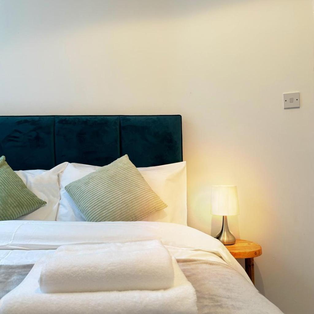 Photograph of Bright 2-Bed Apartment near Haymarket - Easy City Access