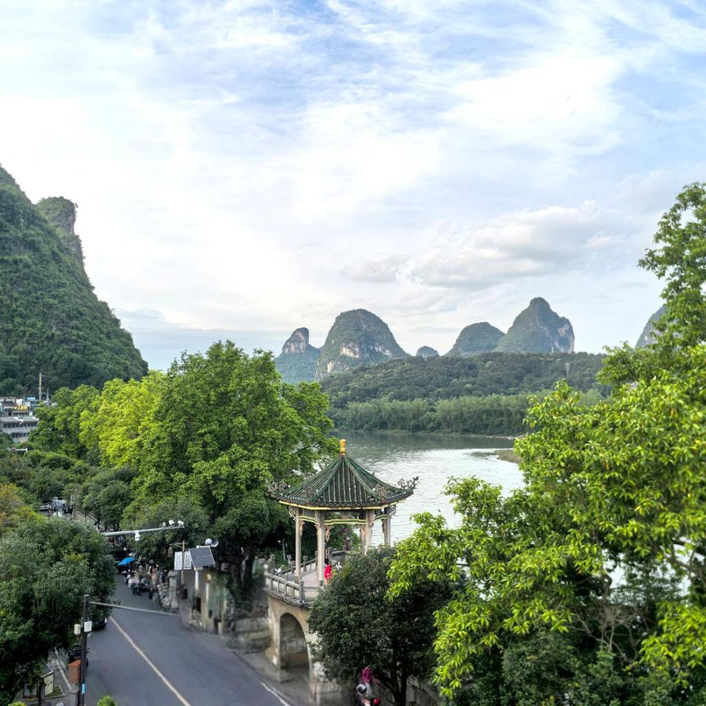 Yangshuo River View Hotel — 