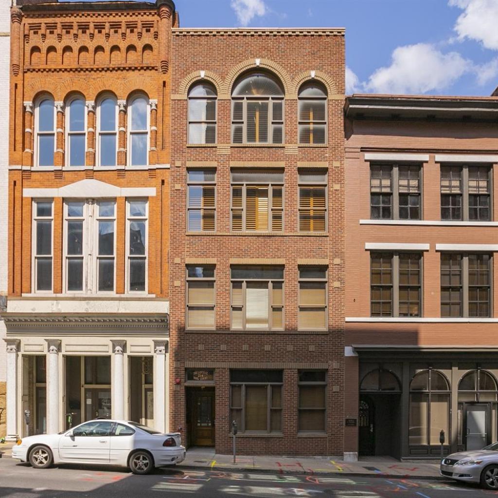 Photograph of The Dolly Parton-Printer's Alley- 2 Blocks to Broadway