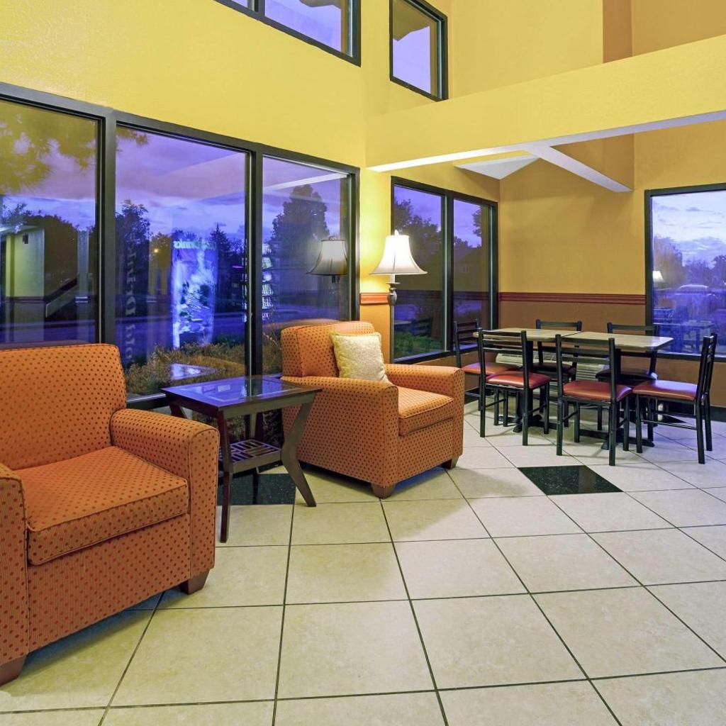 Photograph of Super 8 by Wyndham Denver Stapleton