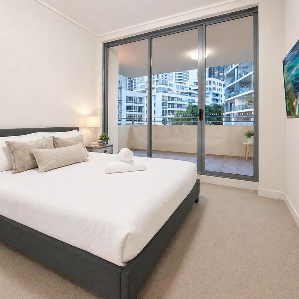 Photograph of Spacious Apartment in Rhodes Walk to Station