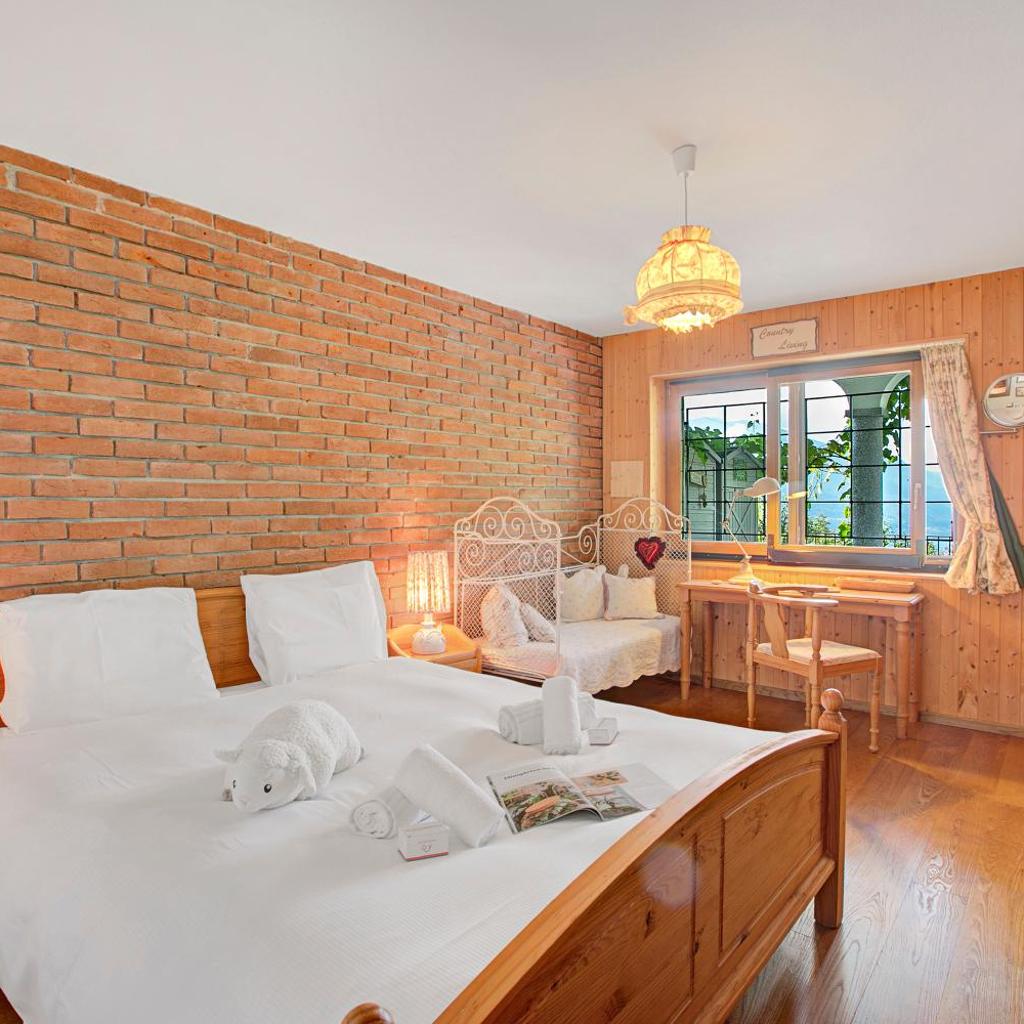 Image 5 - Locarno Area: Quiet Lake view escape 1 - Happy Rentals