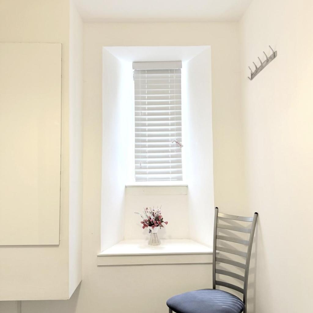 Photograph of Bright 2-Bed Apartment near Haymarket - Easy City Access