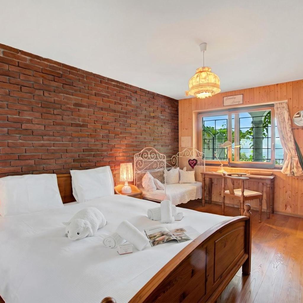 Image 2 - Locarno Area: Quiet Lake view escape 2 - Happy Rentals