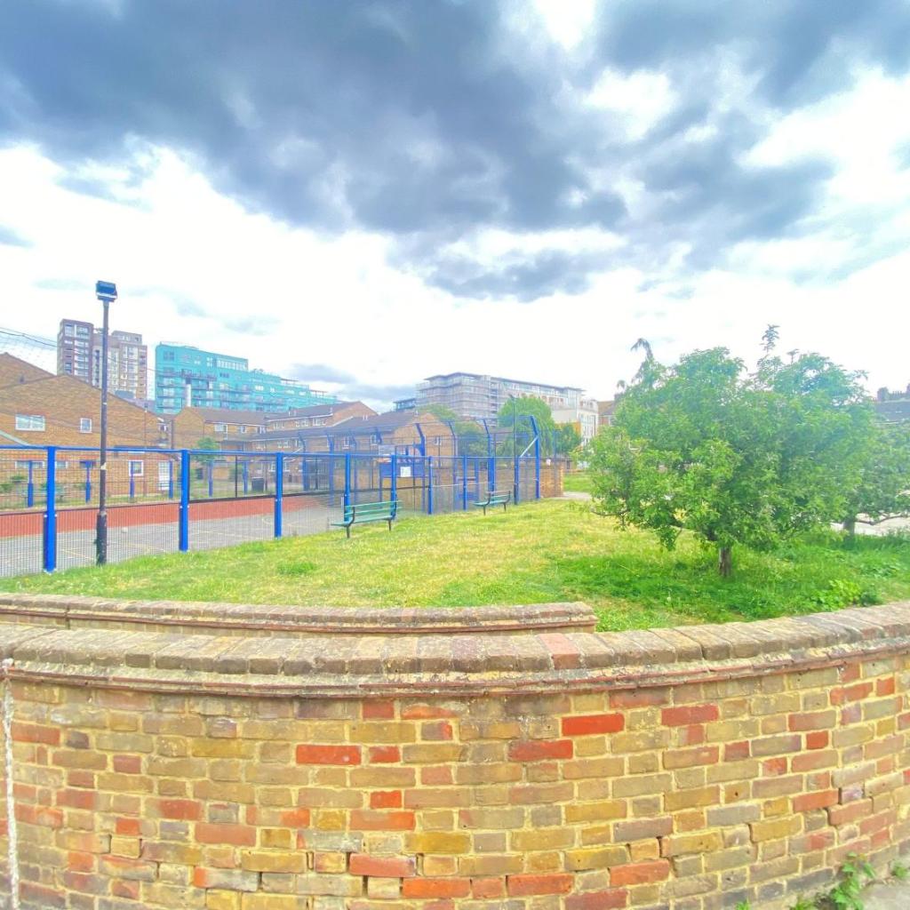 Photograph of Luxurious 5 Bedroom Home in Prime London Location