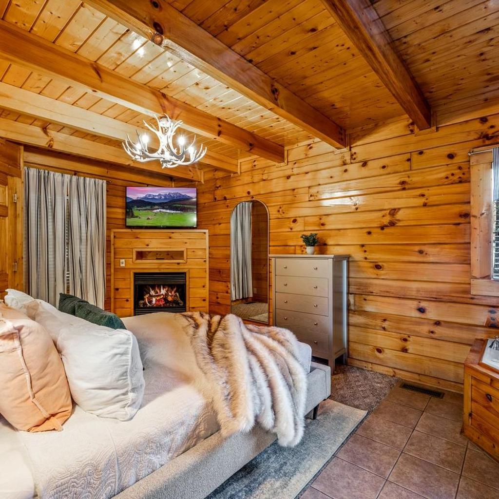 Photograph of Romantic Smoky Mountain Cabin with Hot Tub, Scenic Views & Game Loft near Pigeon Forge, Tennessee