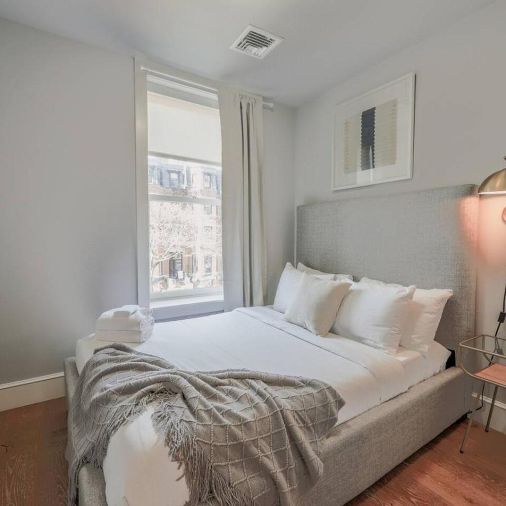 Photograph of Spacious 1bed 1bath in Back Bay