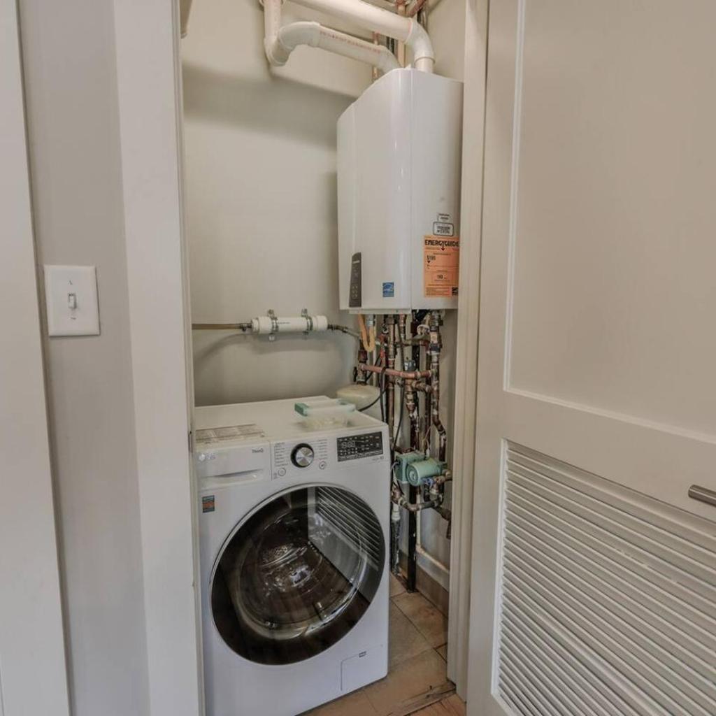 Photograph of Spacious 1bed 1bath in Back Bay