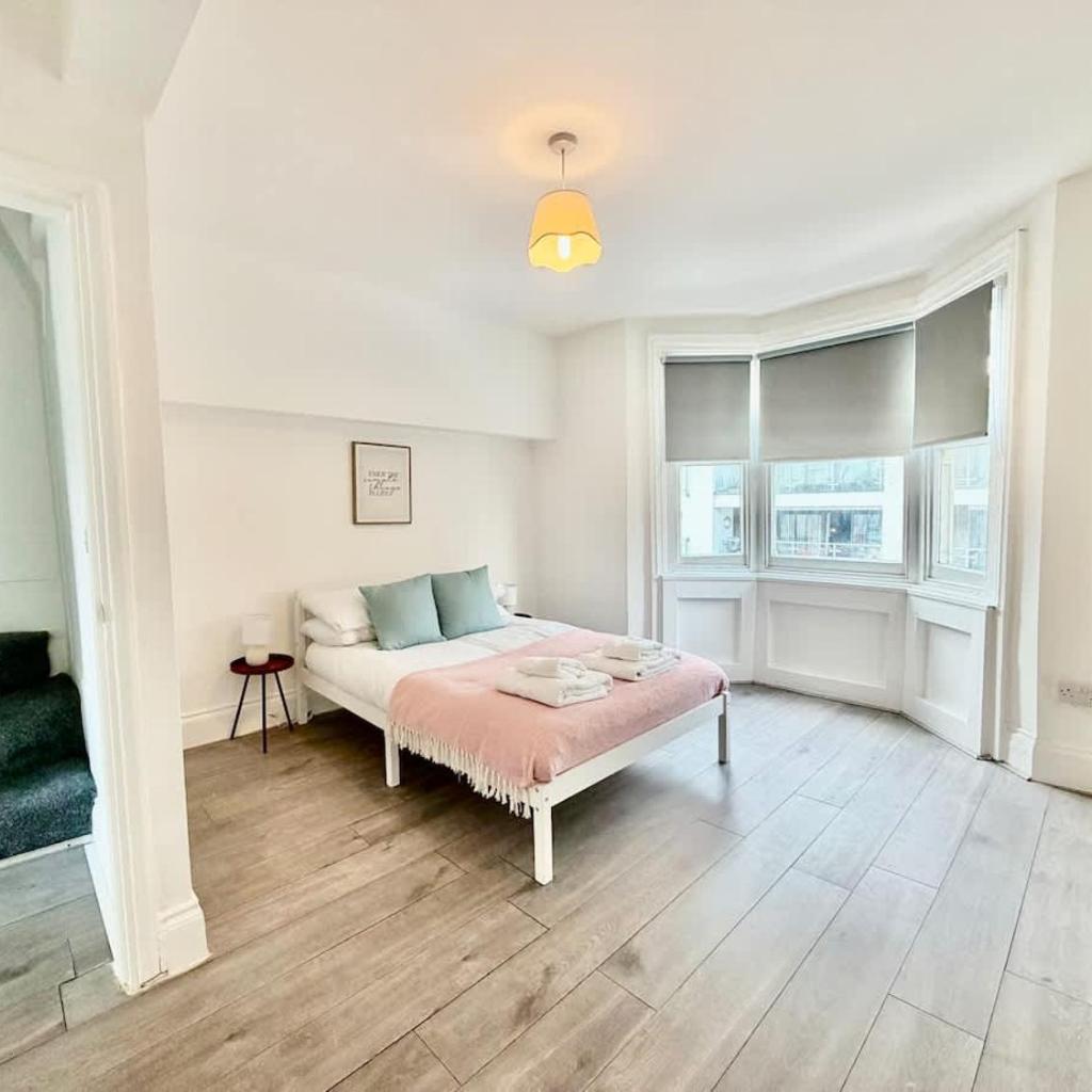 Photograph of Modern 3 Bedroom Stay Near Brighton Seafront