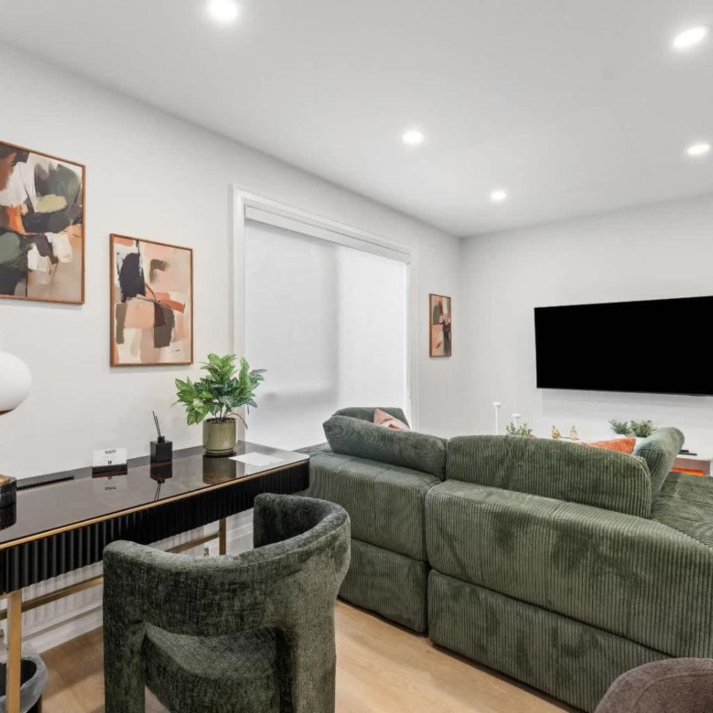Photograph of Luxury Deluxe 1 BR - 2 Beds - Stylish - New Build Downtown
