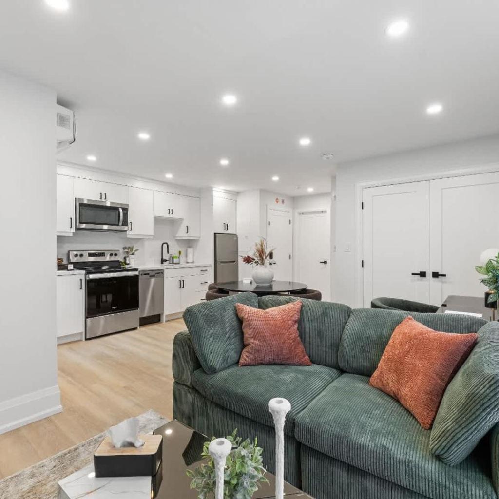 Photograph of Luxury Deluxe 1 BR - 2 Beds - Stylish - New Build Downtown
