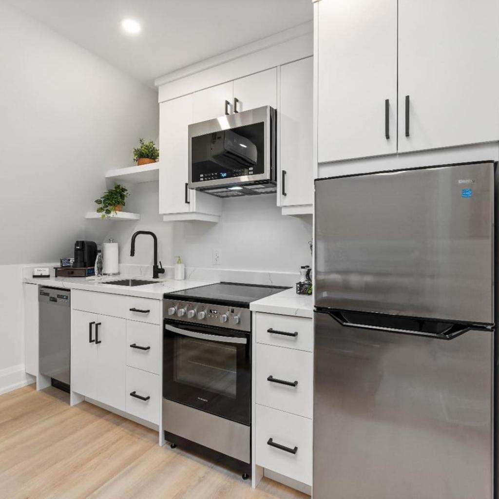 Photograph of Luxury Deluxe 1 BR - 1 Bed - New Build - Near Downtown