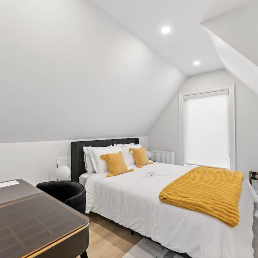 Photograph of Luxury Suite 1 BR - 1 Bed - Stylish - New Build - Downtown