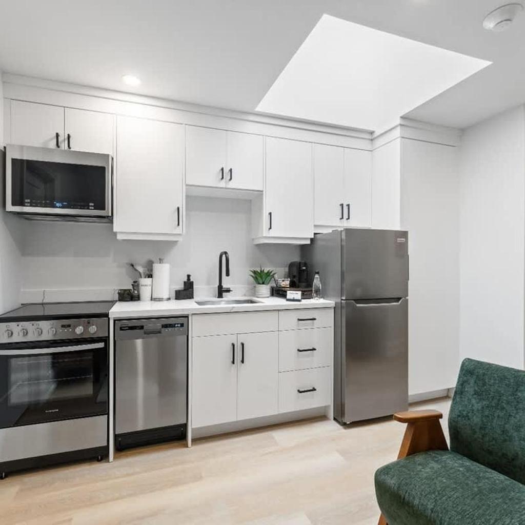 Photograph of Luxury Suite 1 BR - 1 Bed - Stylish - New Build - Downtown