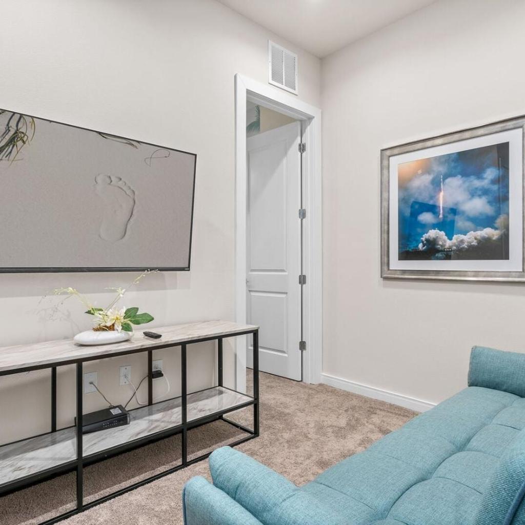 Photograph of Comfortable home w 3 En-suites!