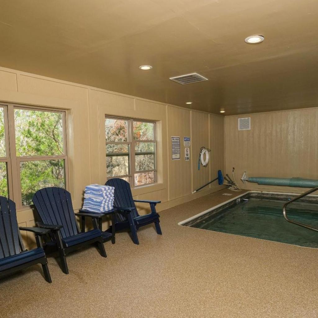 Photograph of Splash N More・Private Indoor Pool・Game Room・Hot Tub・Pet Friendly