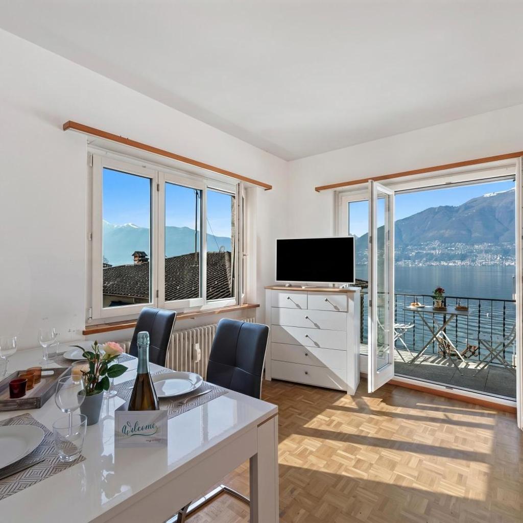 Image 2 - Garden on the lake 2 - Happy Rentals