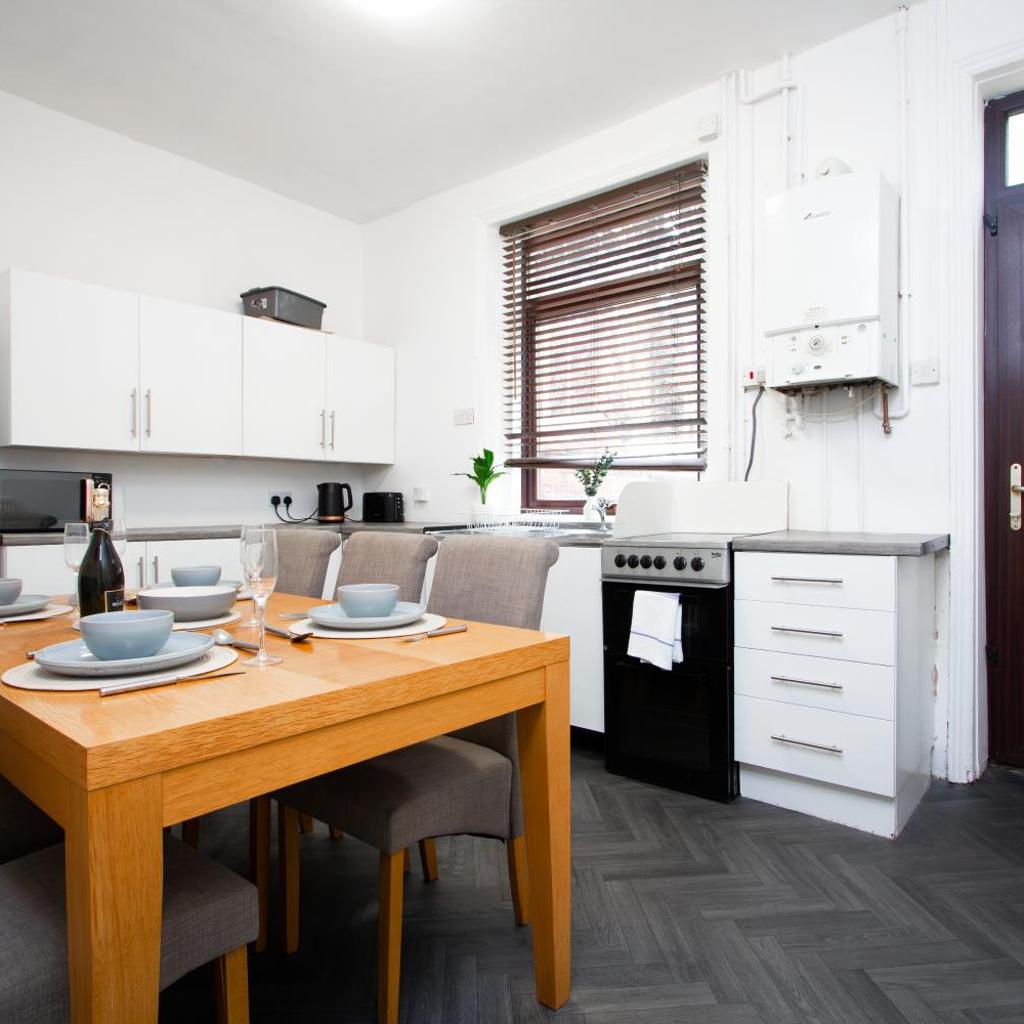 Photograph of Spacious 2BR in Chadderton Near Manchester