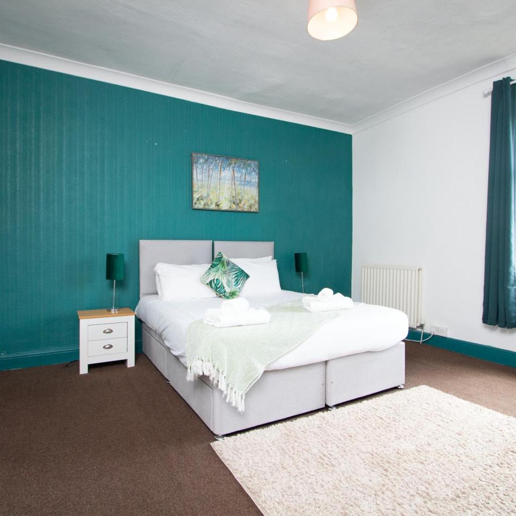 Photograph of Spacious 2BR in Chadderton Near Manchester