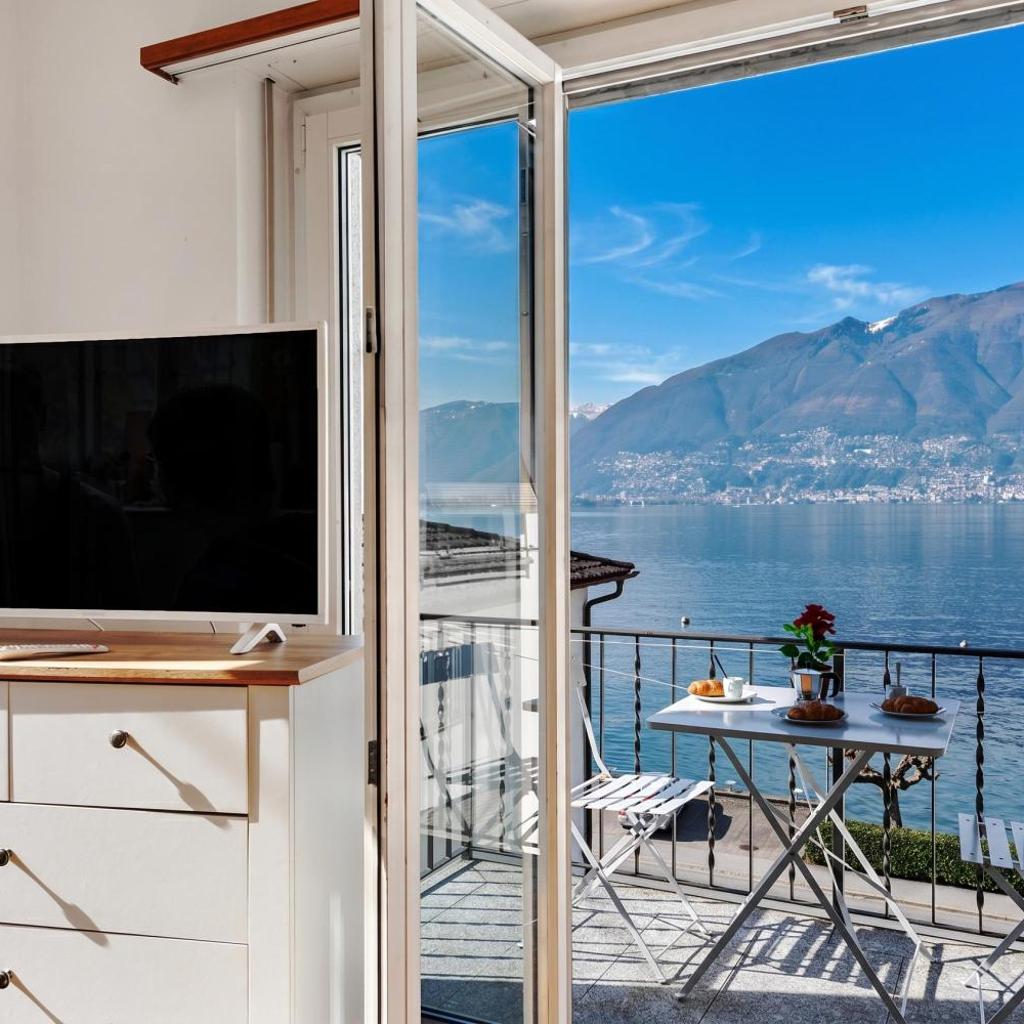 Image 3 - Garden on the lake 1 - Happy Rentals