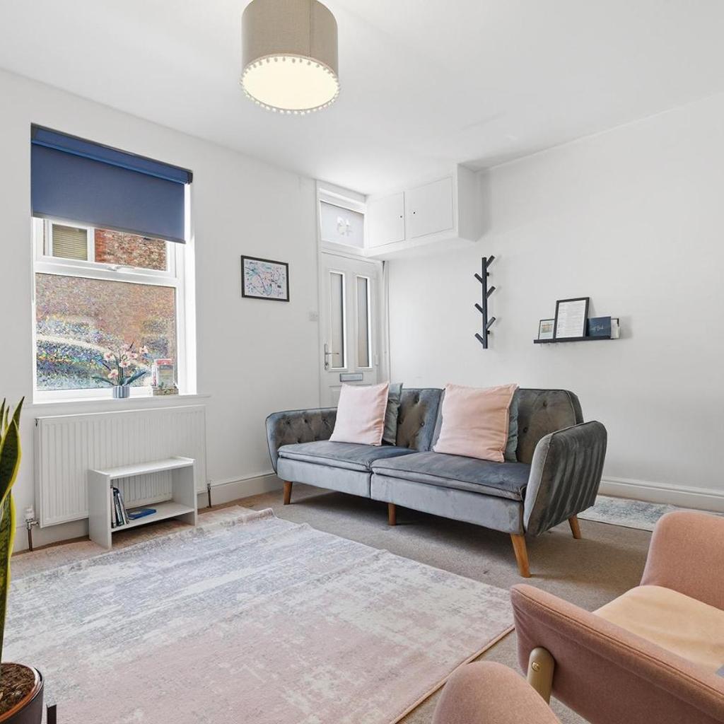 Photograph of Eoforwic Cottage - Lovely Home with Free Parking - Pass the Keys