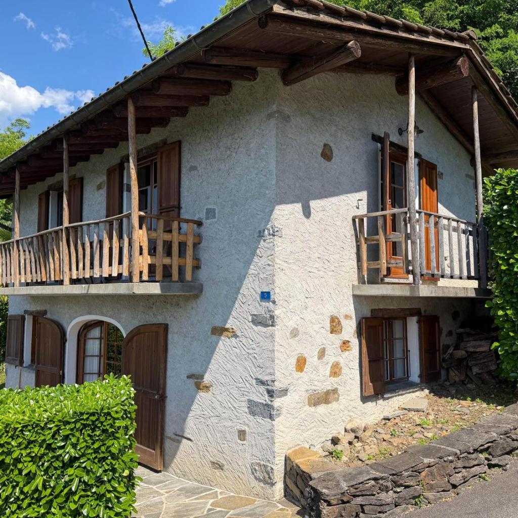 Image 3 - Casa Mathey by HolAp SA