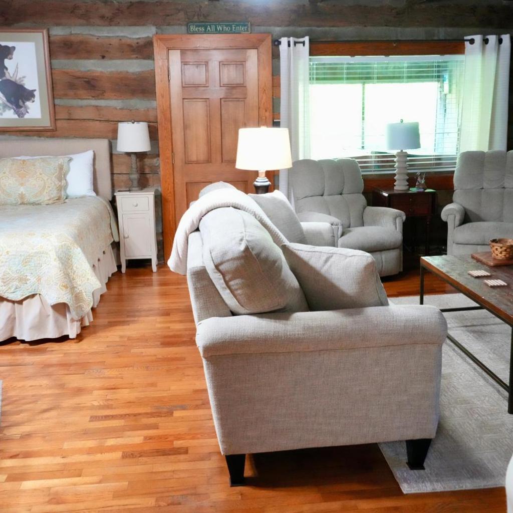 Photograph of Granny's River Retreat #458
