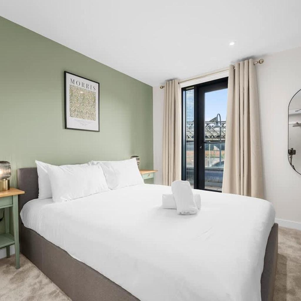 Photograph of Deansgate Flat With Free Parking By City SuperHost