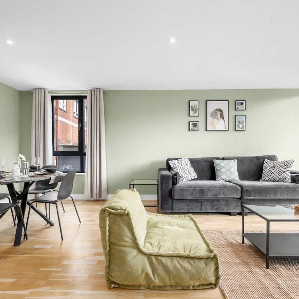 Photograph of Deansgate Flat With Free Parking By City SuperHost