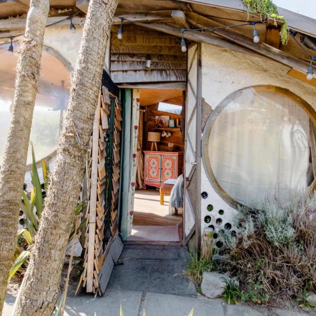 Photograph of Coastal Cabin - 2 rooms - Sleeps 3