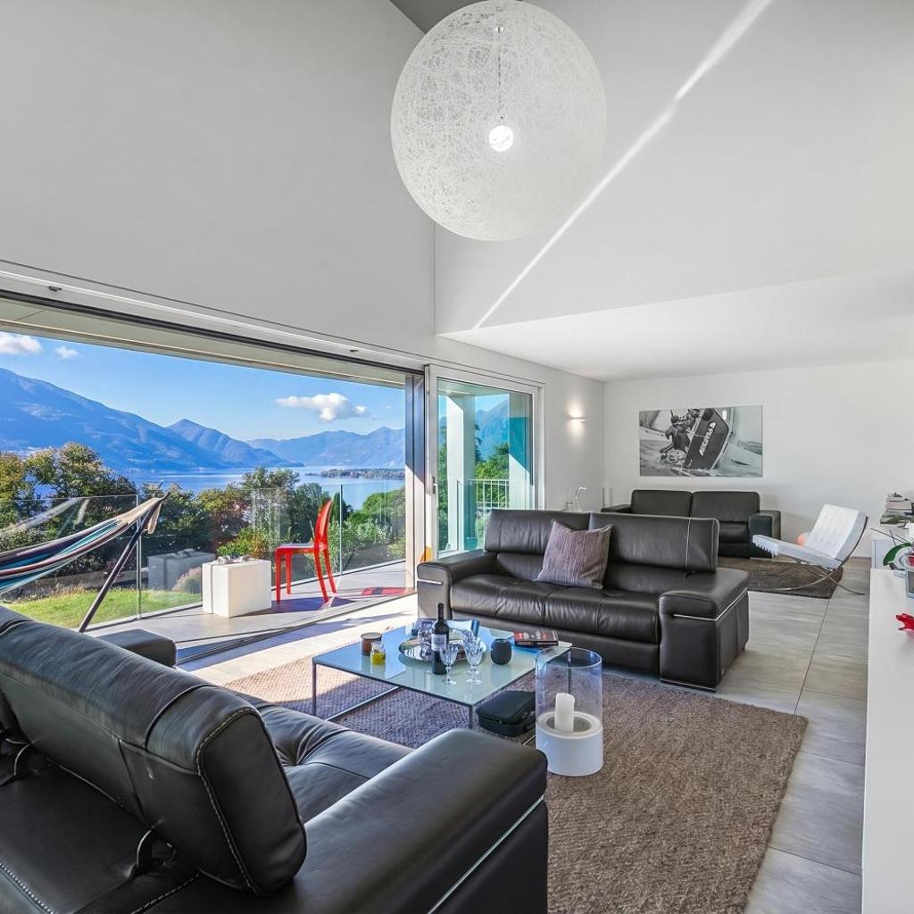 Image 2 - Villa Mondacce with Jacuzzi & Lake Views