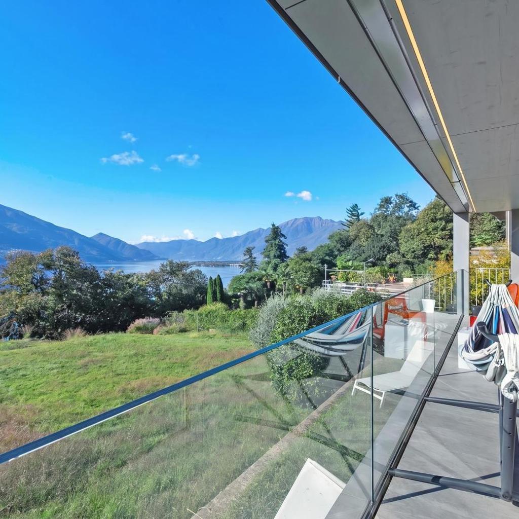 Image 8 - Villa Mondacce with Jacuzzi & Lake Views