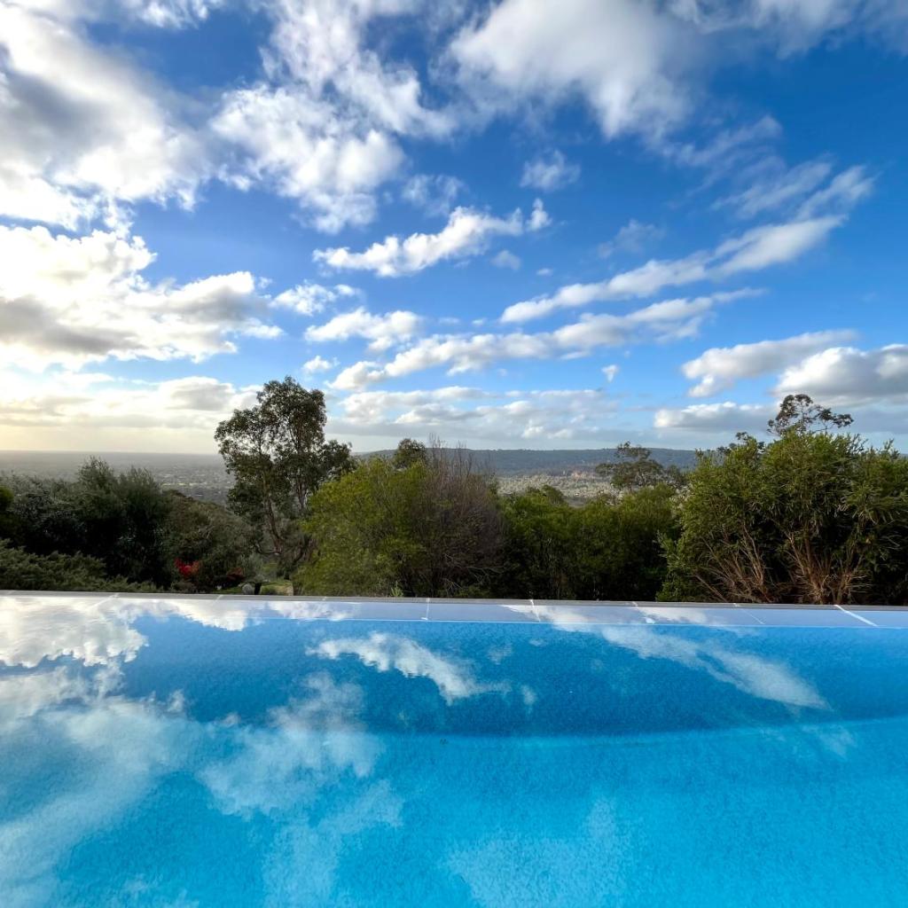 Photograph of Zig Zag Retreat - Hilltop Home With Stunning Views