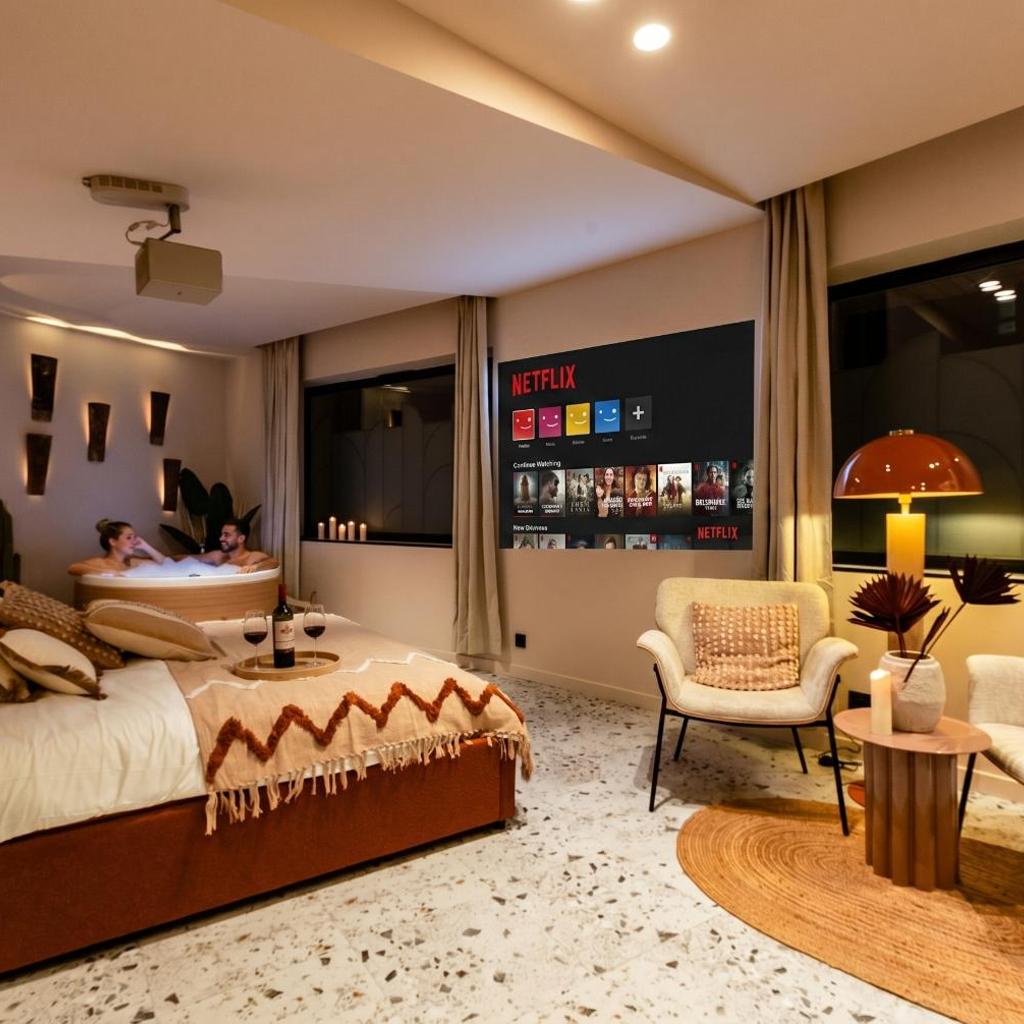 Photograph of Love Room Strasbourg, Suite Ibiza, Balnéo & Sauna