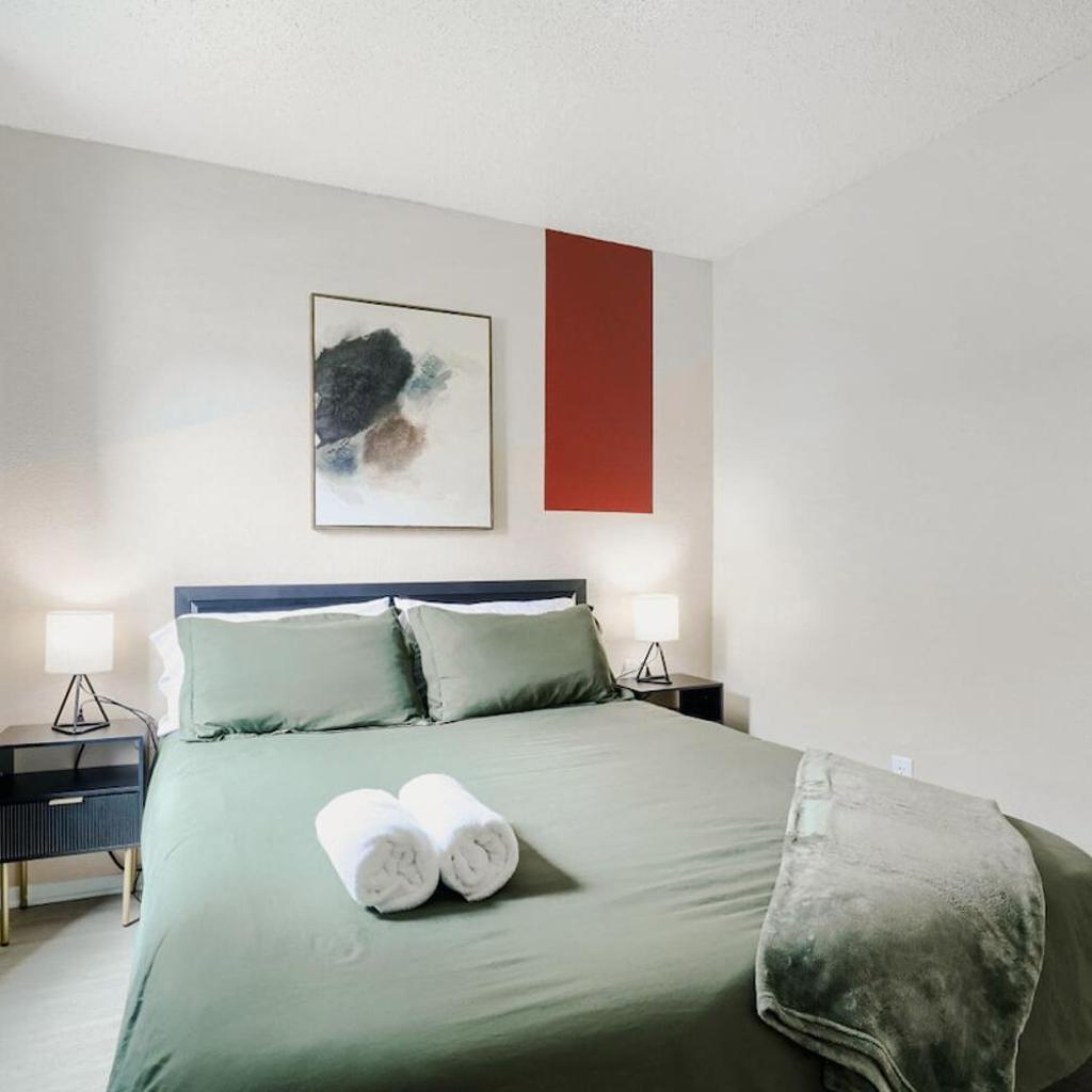 Photograph of Modern Luxe Getaway 2B - Sleeps 6 - Pool, Prkg
