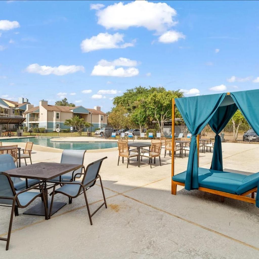 Photograph of Modern Luxe Getaway 2B - Sleeps 6 - Pool, Prkg