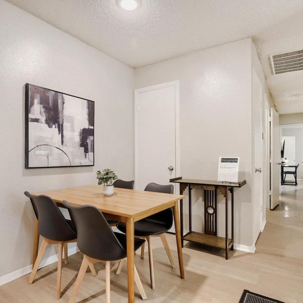 Photograph of Modern Luxe Getaway 2B - Sleeps 6 - Pool, Prkg