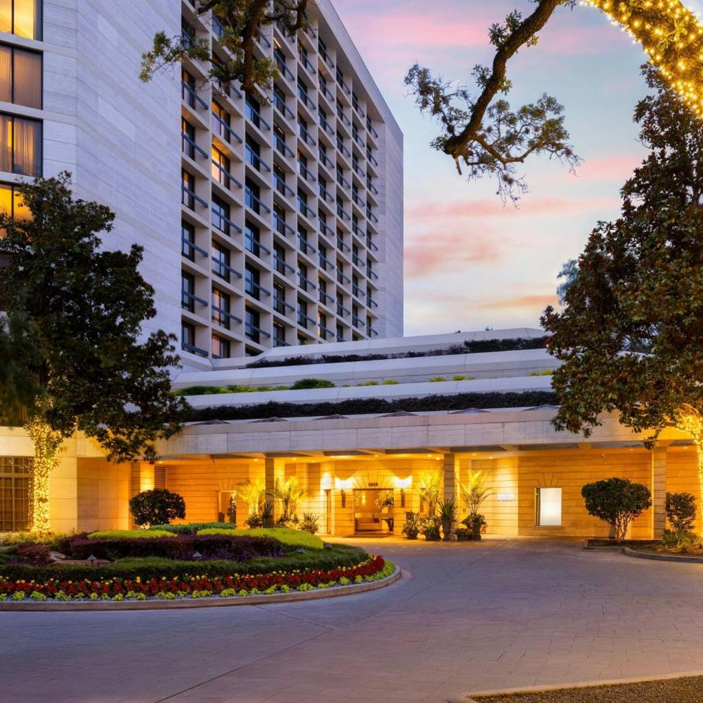 Photograph of Houston Grand Hotel - River Oaks