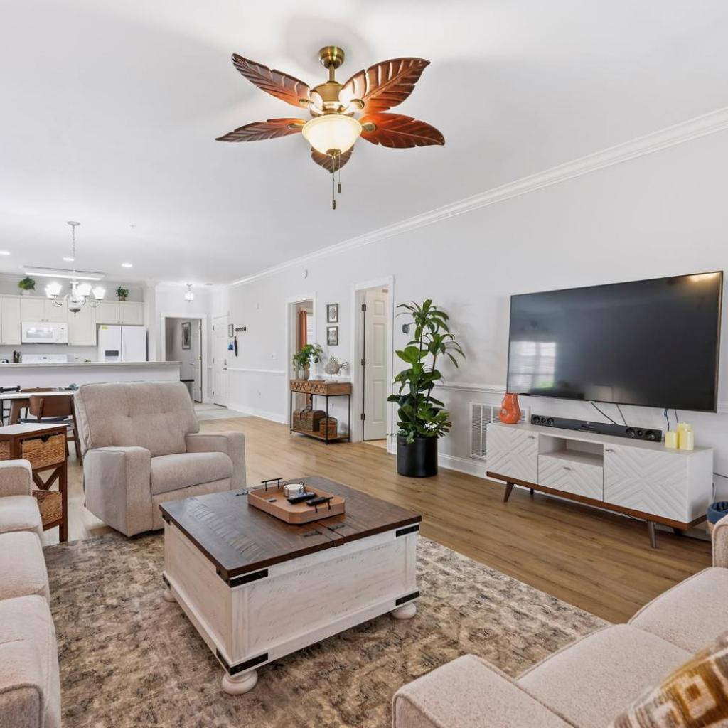 Photograph of Renovated 3BR Lakeside Pool Pet-Friendly