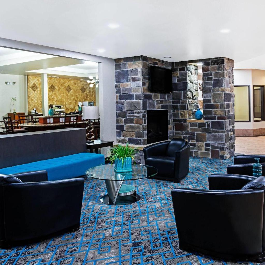 Photograph of La Quinta by Wyndham Denver Gateway Park