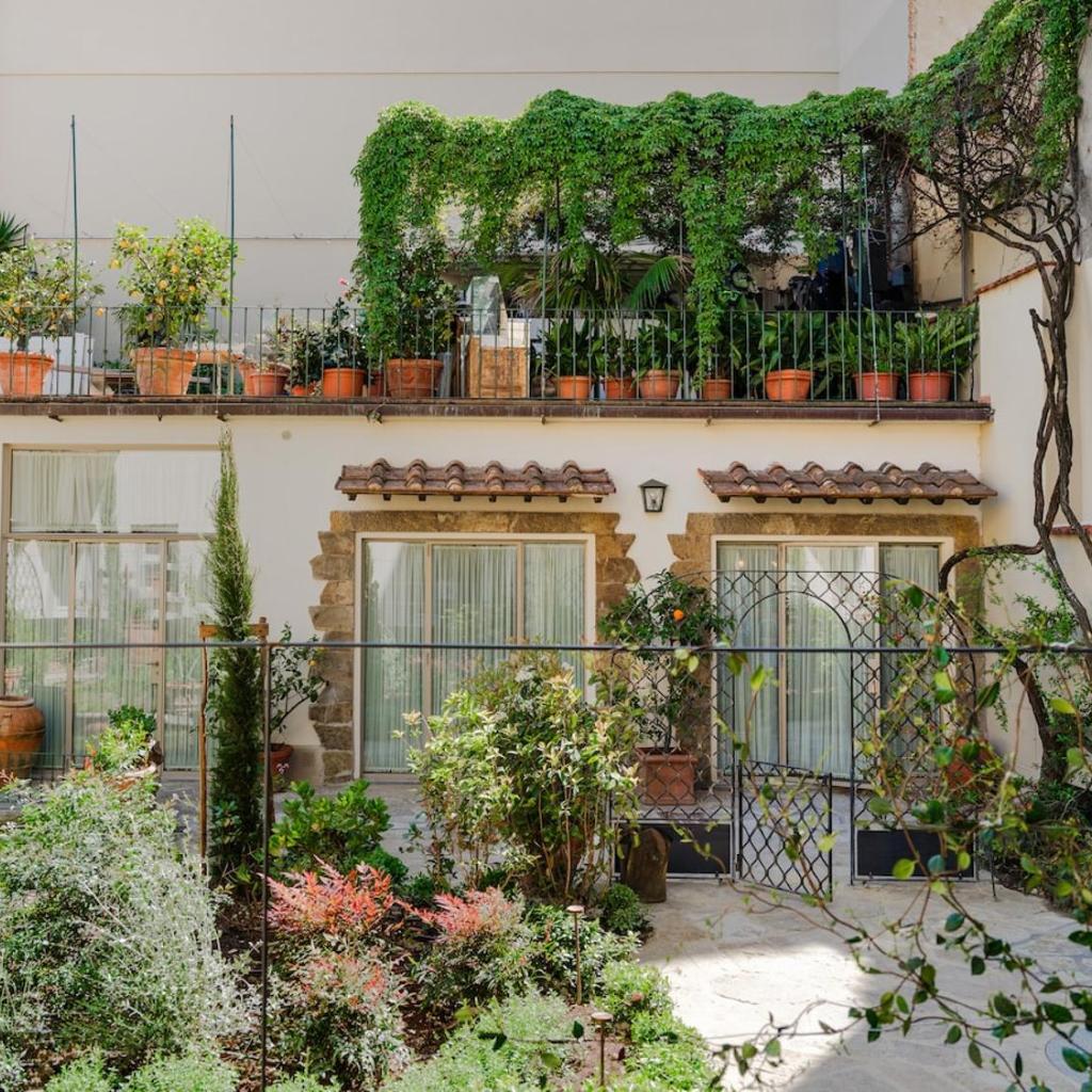 Photograph of Chicco - Modern Two-Bedroom in a Green Courtyard