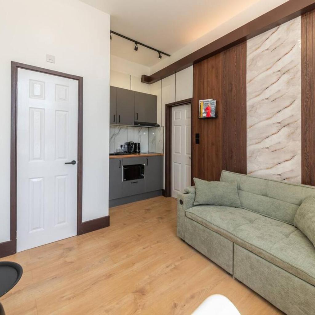 Photograph of Halcyon Kensington 1 Bedroom - Airconditioned - High Street