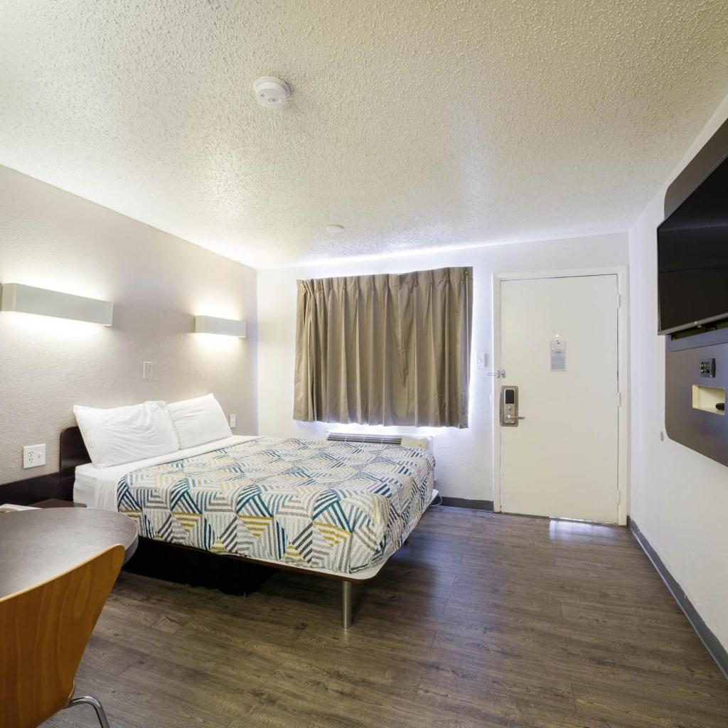 Photograph of Motel 6-San Antonio, TX - Fort Sam Houston